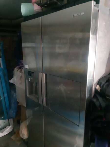 Combina frigorifica marca Samsung in doua usi.