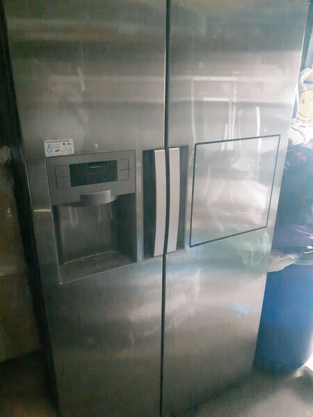 Combina frigorifica marca Samsung in doua usi.