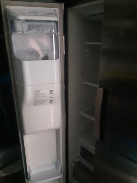 Combina frigorifica marca Samsung in doua usi.