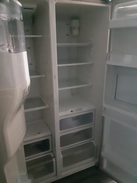 Combina frigorifica marca Samsung in doua usi.